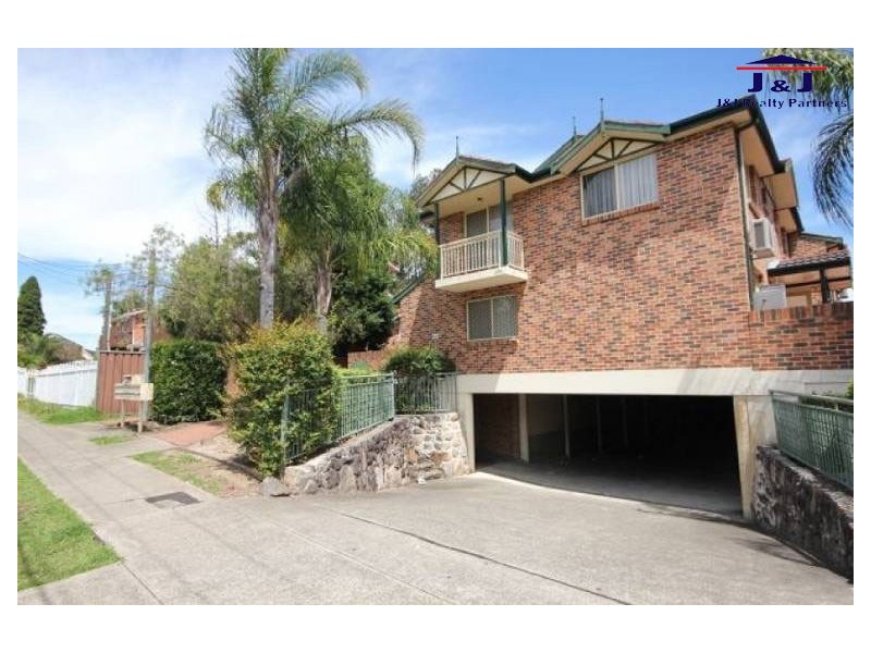 2/2 Myrtle Rd, Bankstown NSW 2200