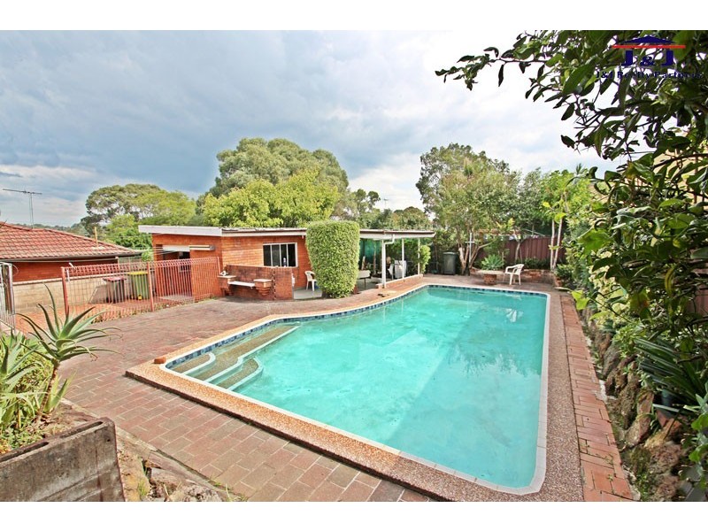 4 Esther St, Winston Hills NSW 2153