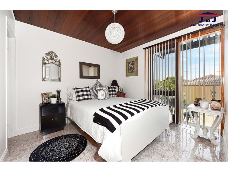 9 Robin Place, Roselands NSW 2196