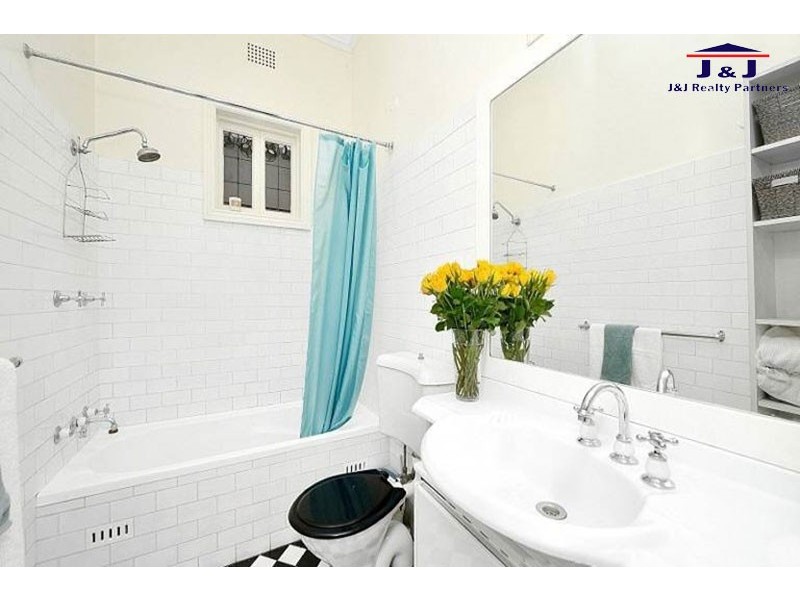 11 Park Rd, Burwood NSW 2134