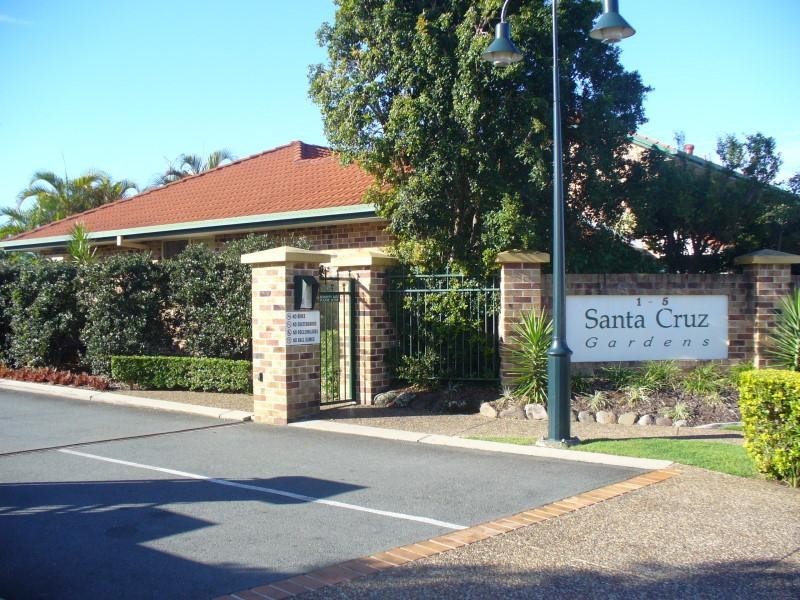 Clear Island Waters QLD 4226