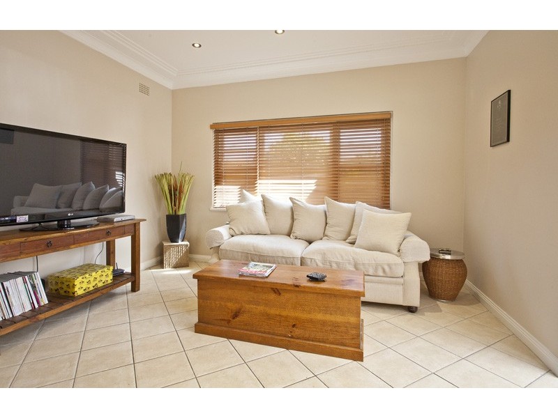 2 Kamilaroy Road, West Pymble NSW 2073