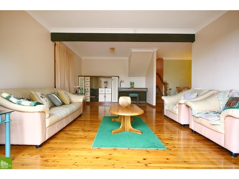 25 Kooranga Crescent, Cordeaux Heights NSW 2526
