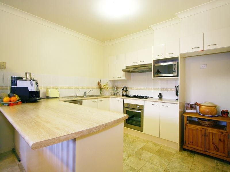 18/4a Tallegalla Street, Unanderra NSW 2526