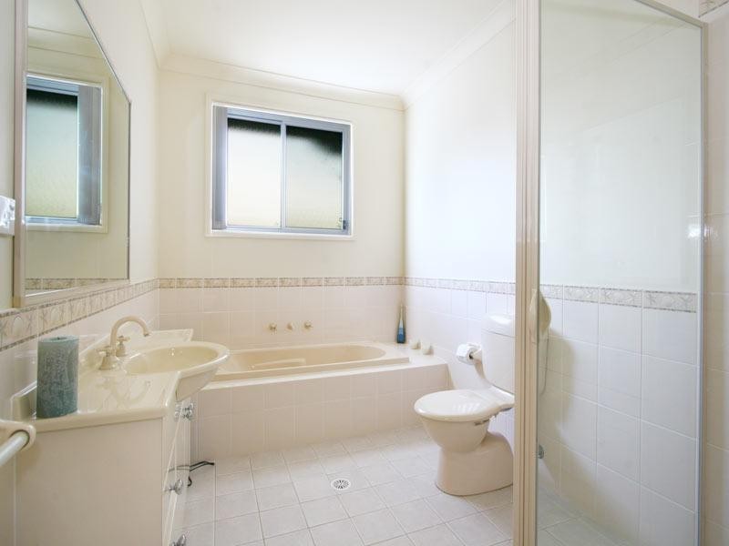 18/4a Tallegalla Street, Unanderra NSW 2526