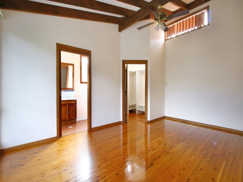 32 Loch Carron Ave, Farmborough Heights NSW 2526