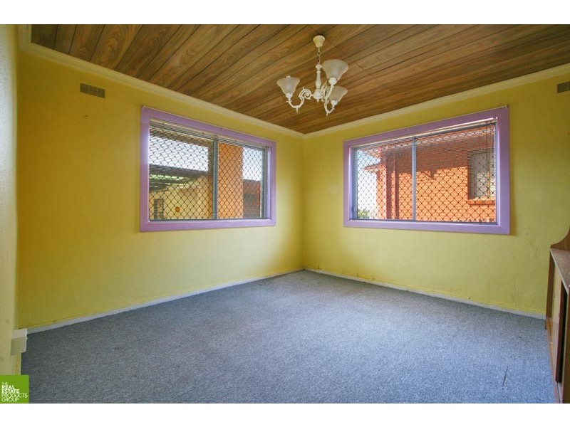 34 Beatus Street, Unanderra NSW 2526