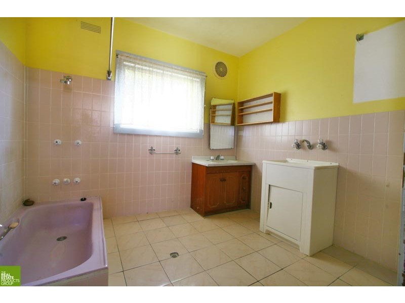 34 Beatus Street, Unanderra NSW 2526