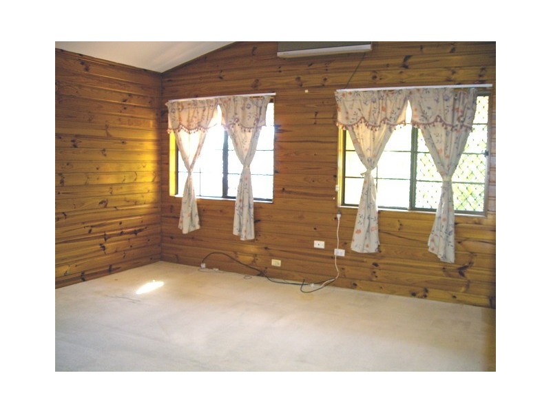 8 COSMIC STREET, Robertson QLD 4109