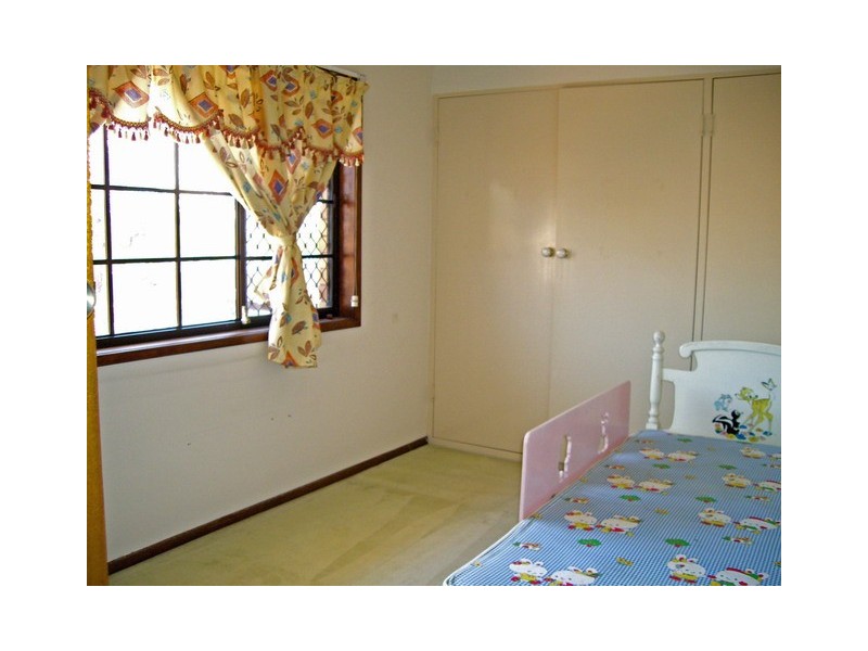 8 COSMIC STREET, Robertson QLD 4109