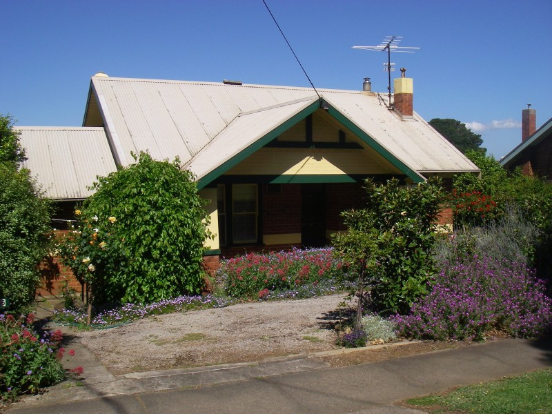 6 main south road, Drouin VIC 3818