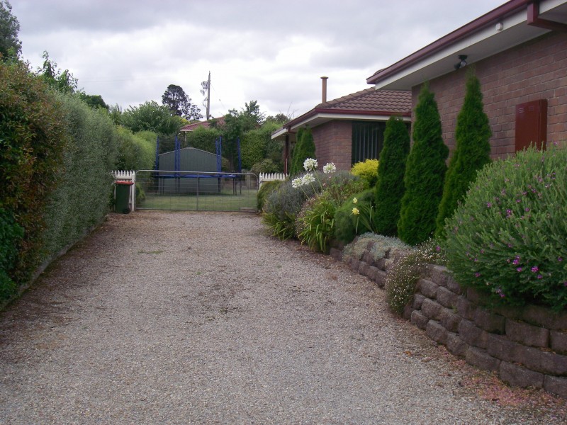 9 Floris Ave, Drouin VIC 3818