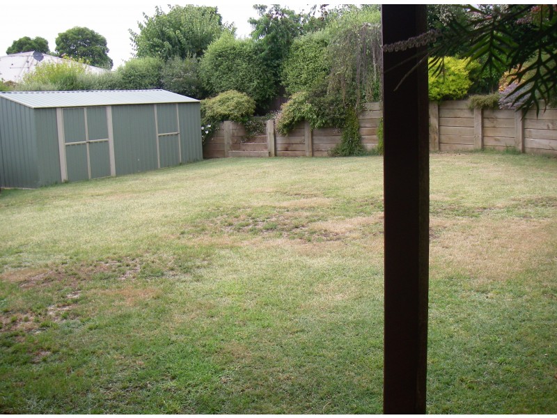 9 Floris Ave, Drouin VIC 3818