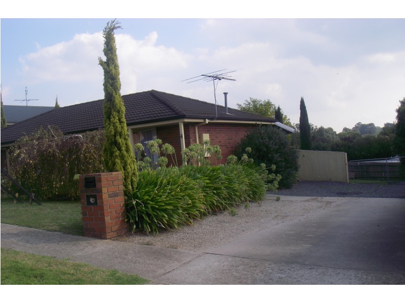 4 Outlook Drive, Drouin VIC 3818