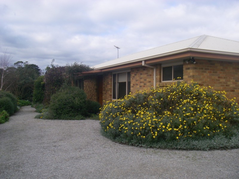 6 Green Valley Drive, Drouin VIC 3818