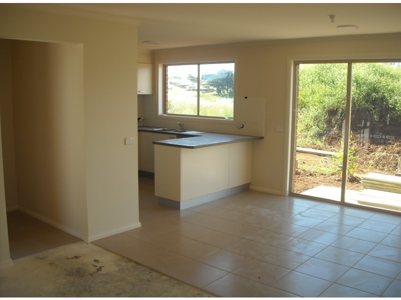 2/59 Victoria Street, Drouin VIC 3818