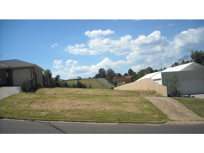 73 Victoria Street, Drouin VIC 3818