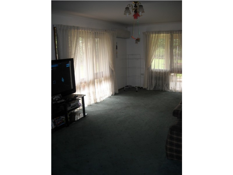 1 Floris Ave, Drouin VIC 3818