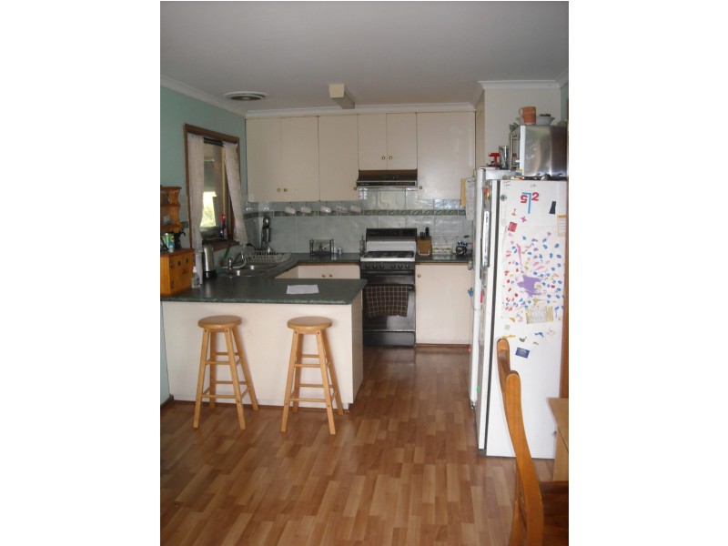 1 Floris Ave, Drouin VIC 3818