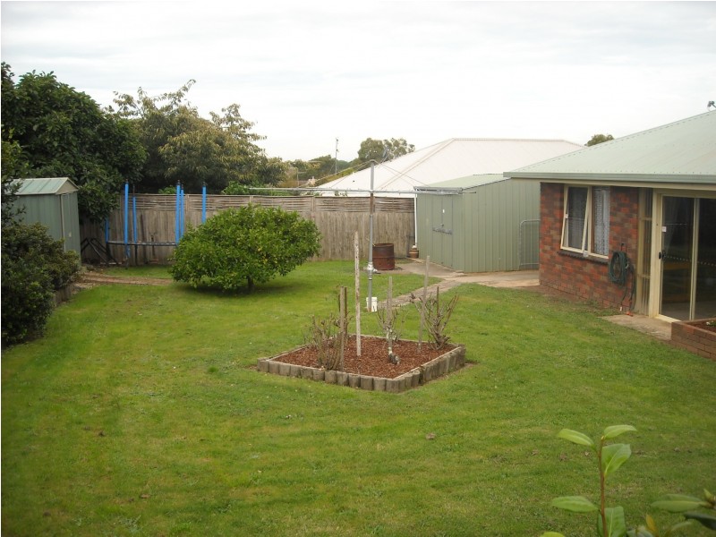 1 Floris Ave, Drouin VIC 3818