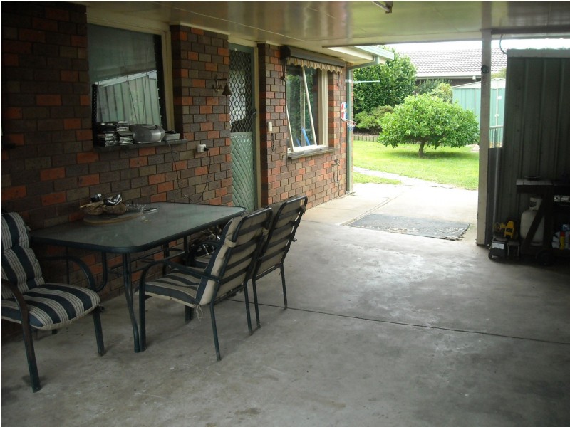 1 Floris Ave, Drouin VIC 3818