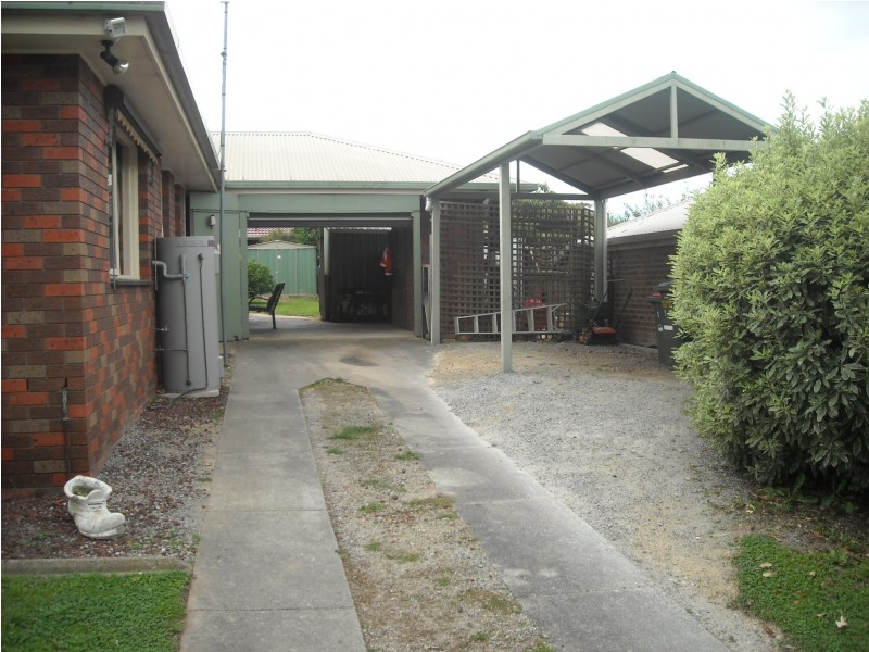 1 Floris Ave, Drouin VIC 3818