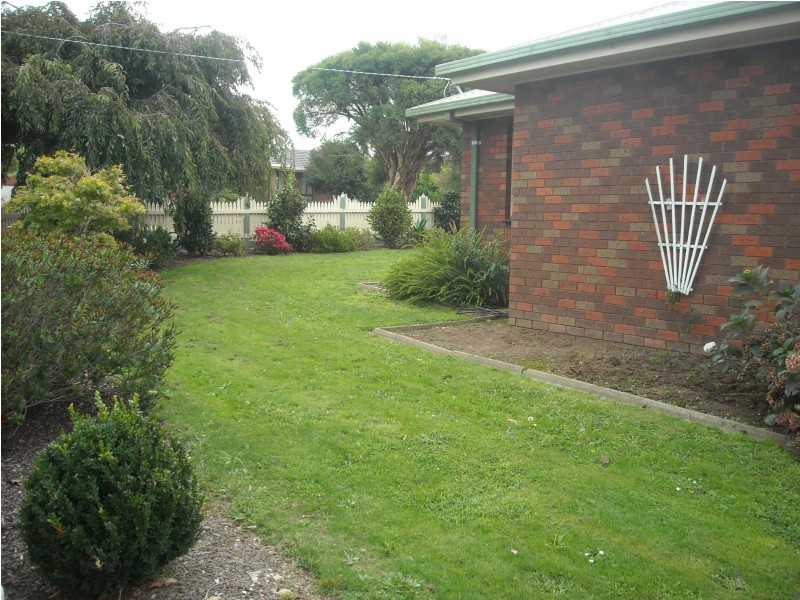 1 Floris Ave, Drouin VIC 3818