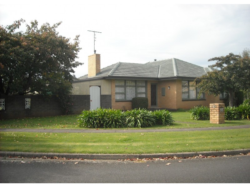 15 Johnson Avenue, Drouin VIC 3818