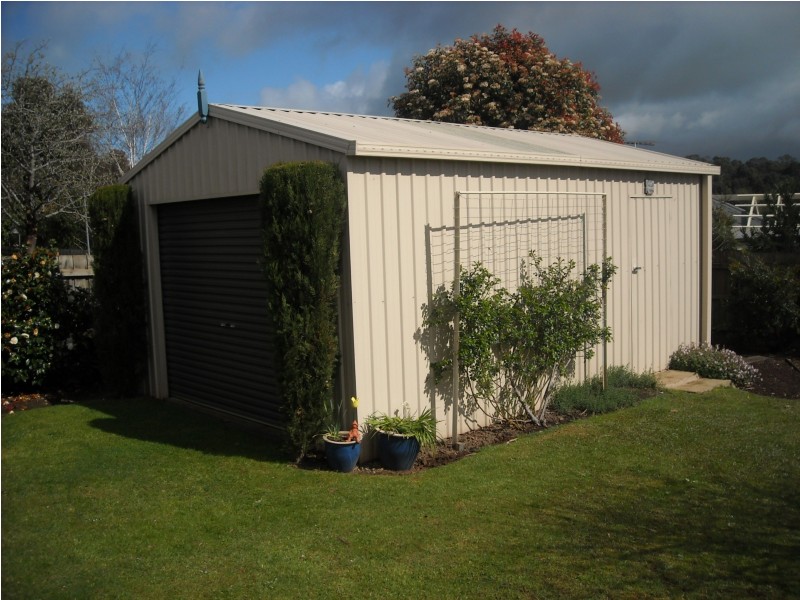 5 Wallace Crs, Drouin VIC 3818