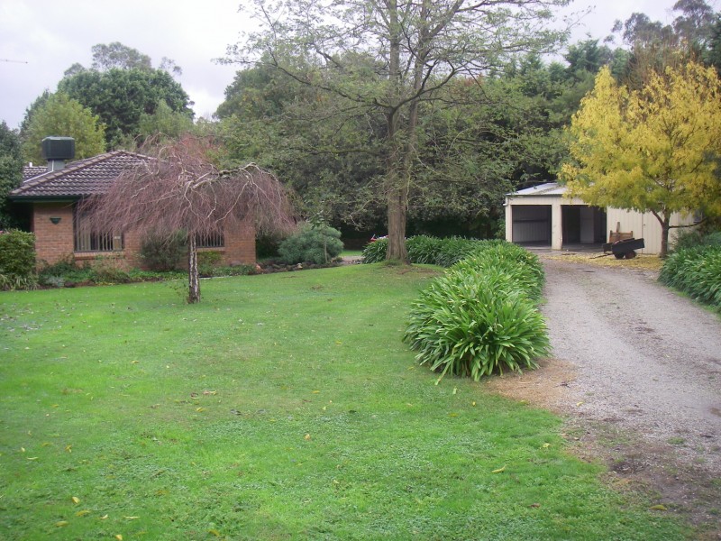 98 Lampard Road, Drouin VIC 3818