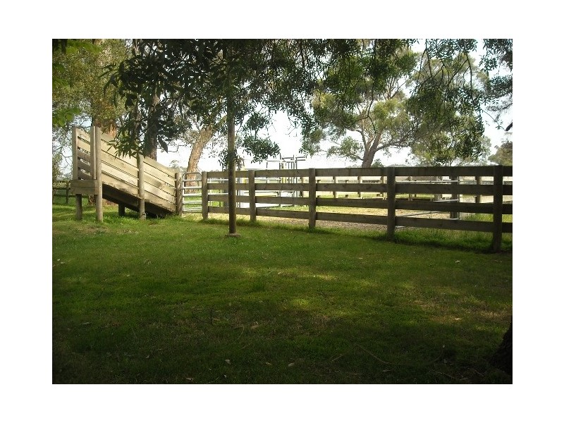 2940 westernport Rd, Drouin South VIC 3818