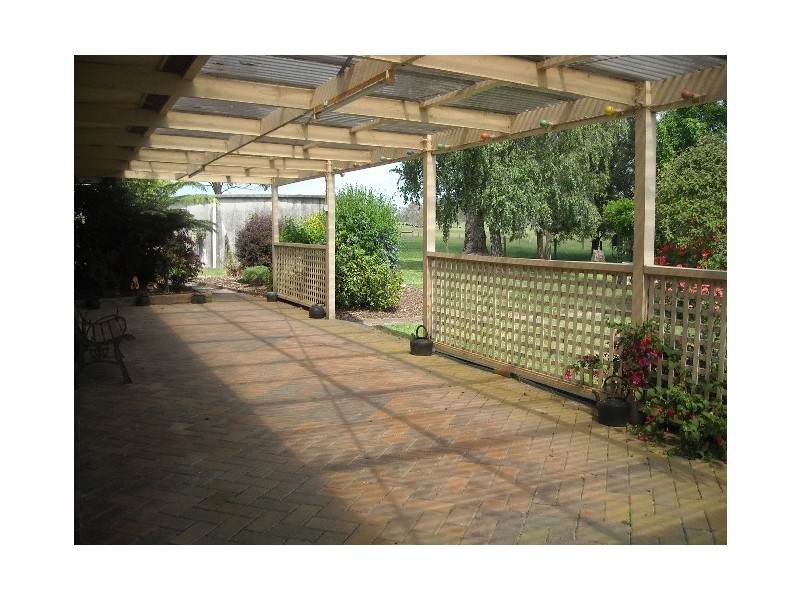 2940 westernport Rd, Drouin South VIC 3818