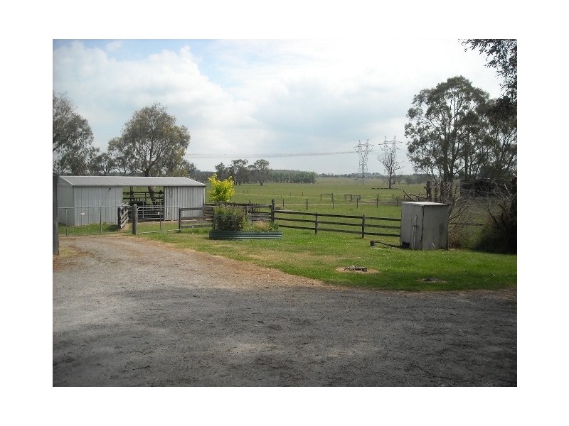 2940 westernport Rd, Drouin South VIC 3818