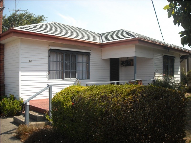 16 fairchild street, Drouin VIC 3818