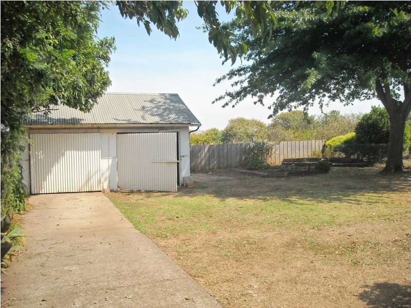 16 fairchild street, Drouin VIC 3818