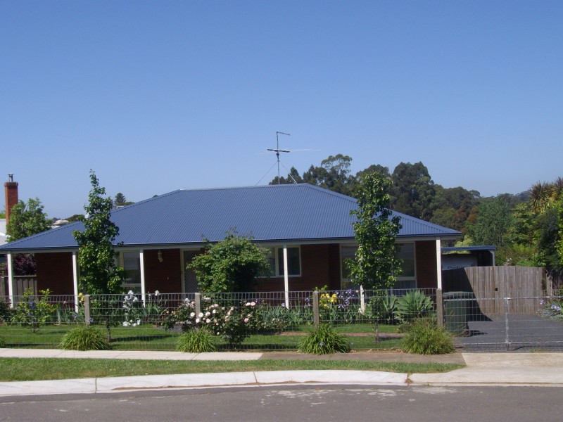 4 Main   South Road, Drouin VIC 3818