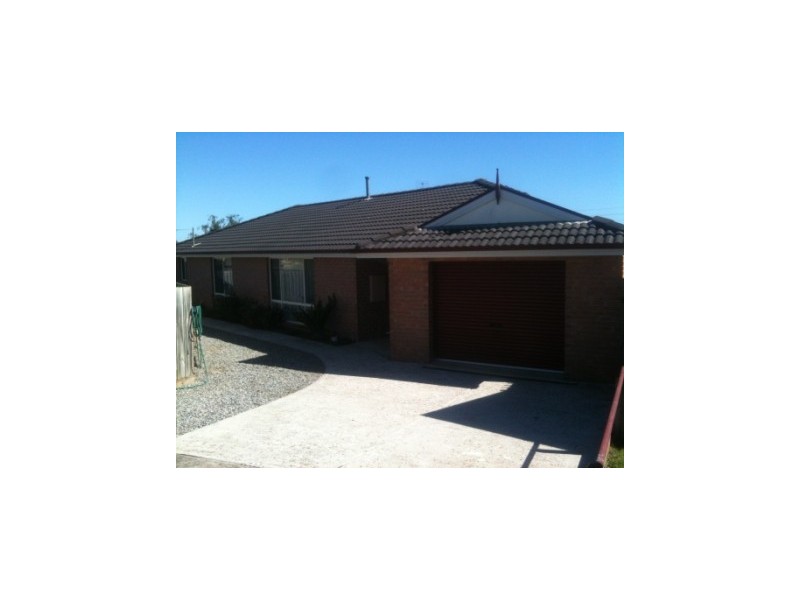 16 Rees Close, Drouin VIC 3818