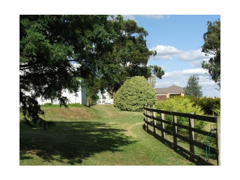 37 Jefferson Road, Garfield VIC 3814