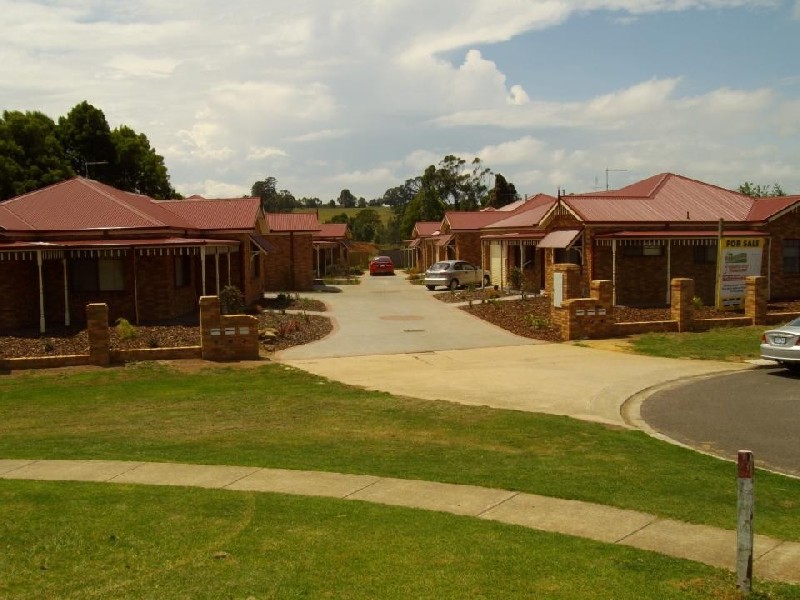 4/5 furhmann Court, Drouin VIC 3818