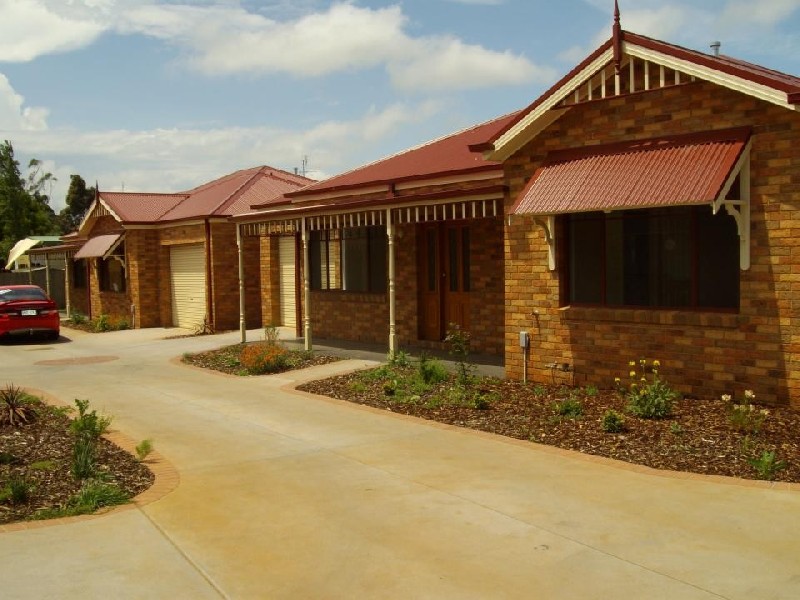 4/5 furhmann Court, Drouin VIC 3818