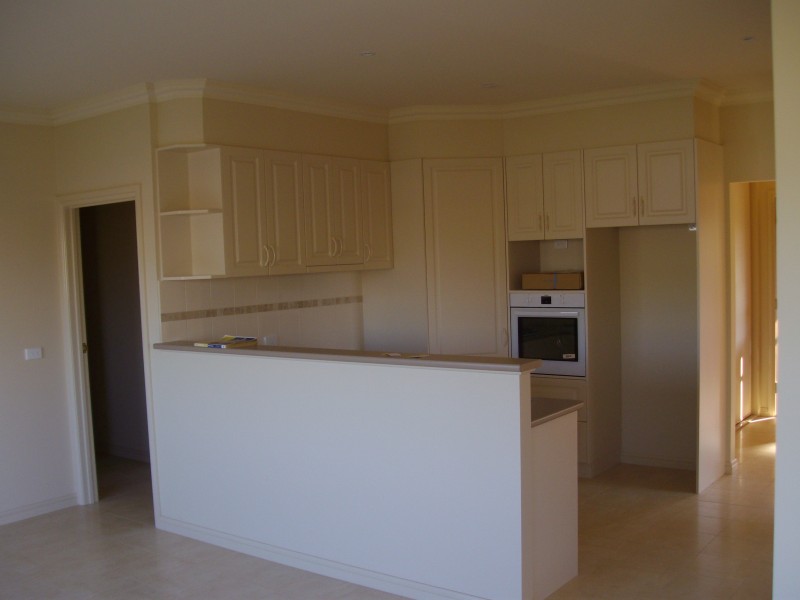 4/5 furhmann Court, Drouin VIC 3818