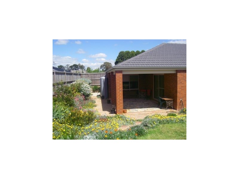 6 penfold place, Drouin VIC 3818
