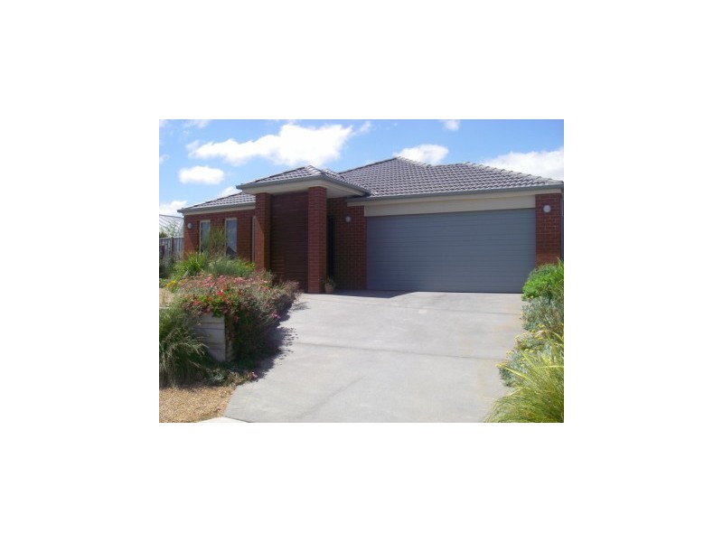 6 penfold place, Drouin VIC 3818