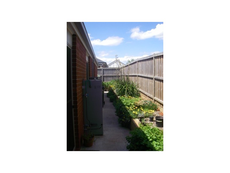 6 penfold place, Drouin VIC 3818