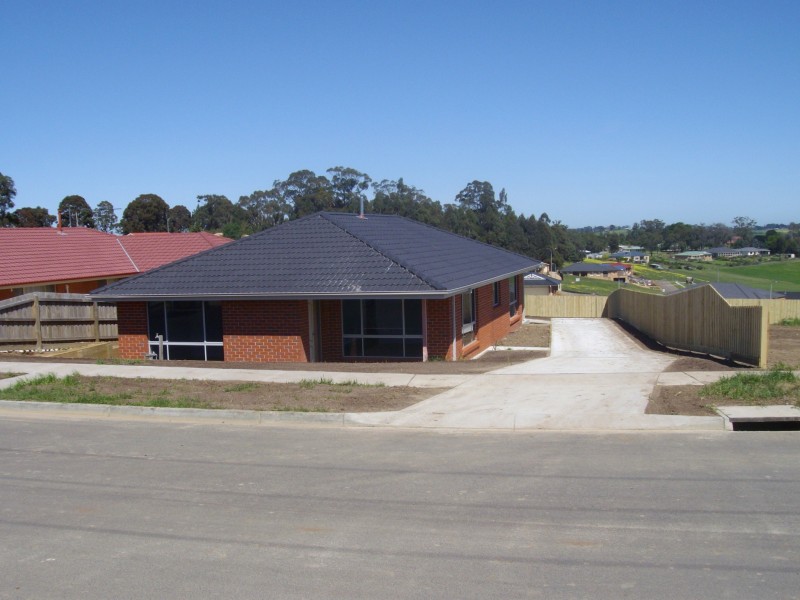 9 Hatfield Drive, Drouin VIC 3818