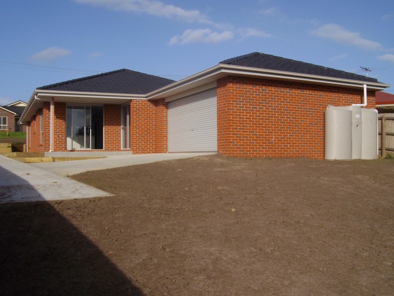 9 Hatfield Drive, Drouin VIC 3818