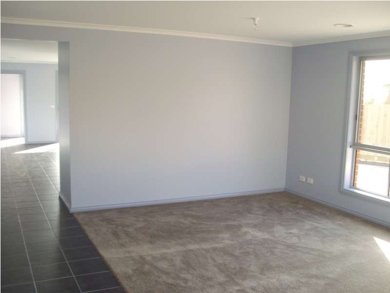 9 Hatfield Drive, Drouin VIC 3818