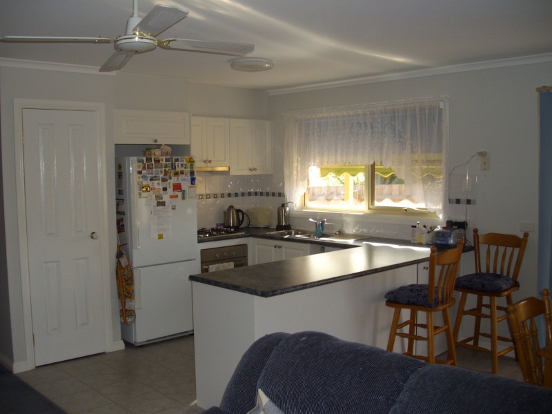 2/23 Albert rd, Drouin VIC 3818