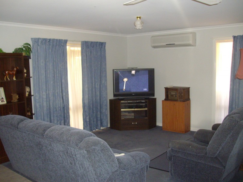 2/23 Albert rd, Drouin VIC 3818