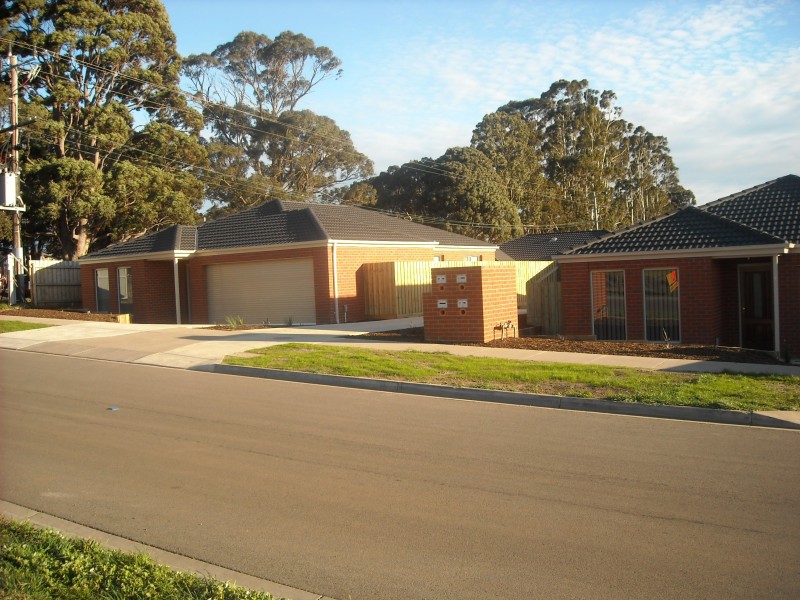 1/3-1/2 Hatfield Drive, Drouin VIC 3818
